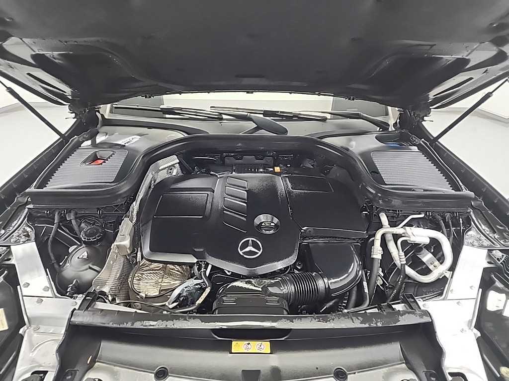 Mercedes Benz GLC Class - Vista 5