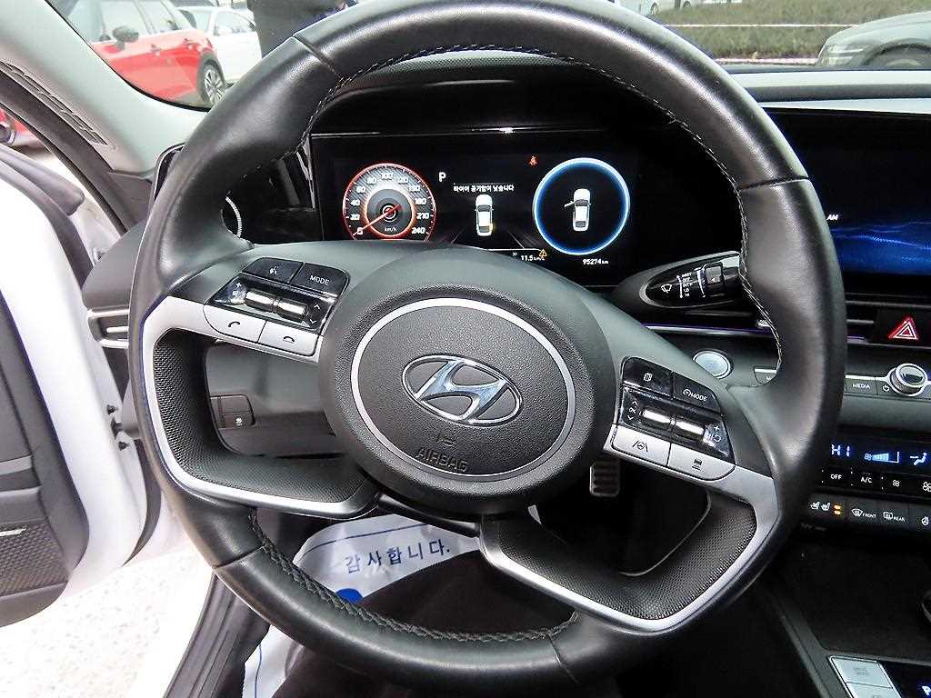 HYUNDAI Avante - Vista 8