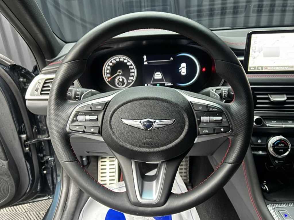 Genesis G70 - Vista 10