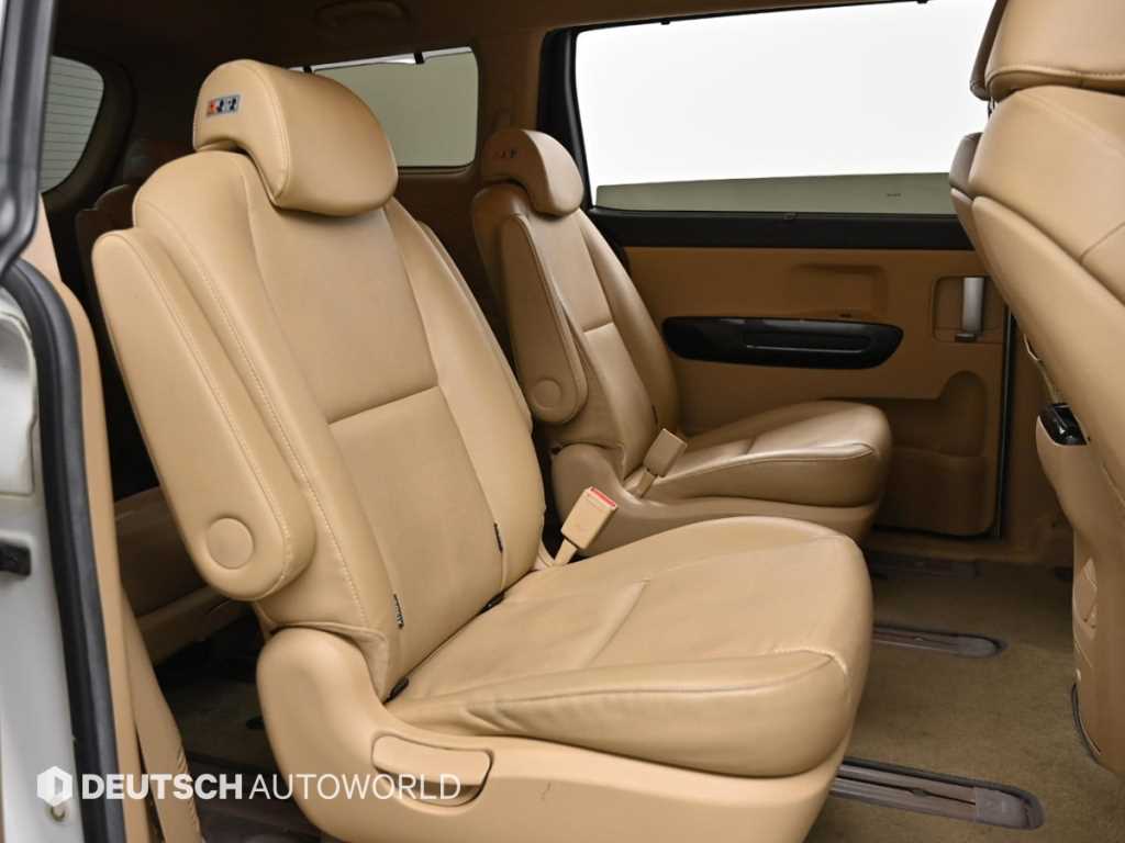 KIA Carnival - Vista 12