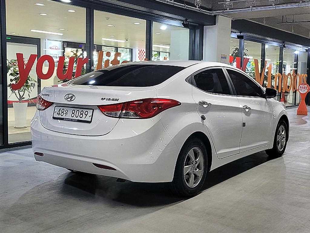HYUNDAI Avante - Vista 4