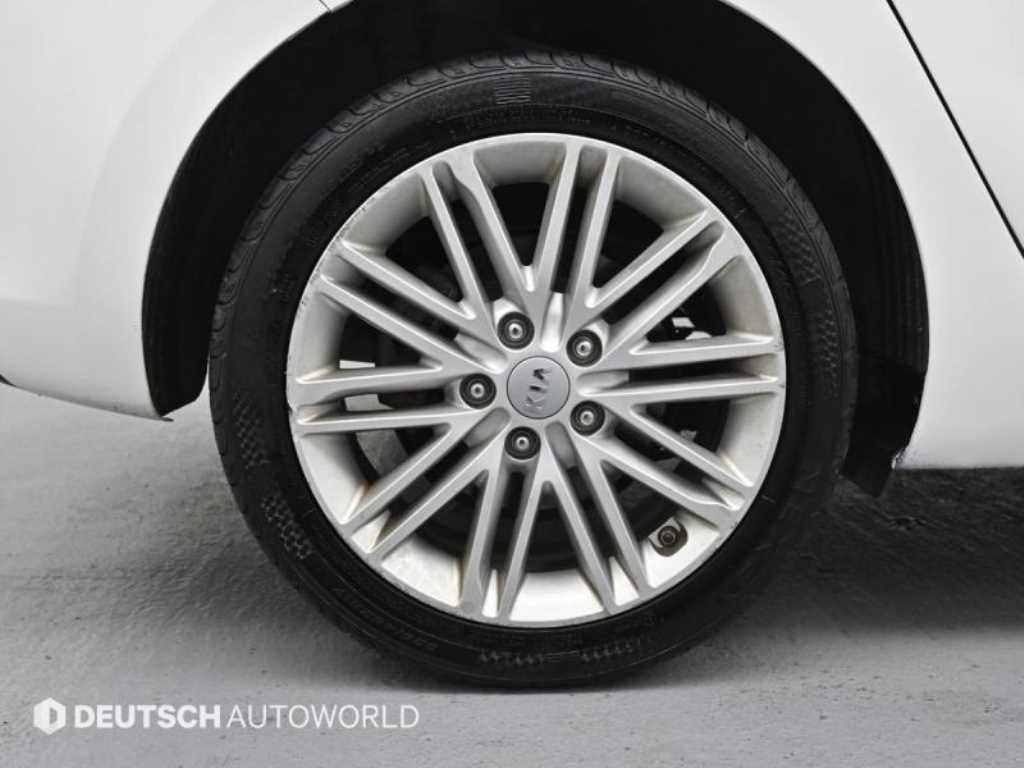 KIA Carens - Vista 5