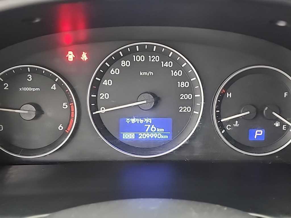 HYUNDAI Starex - Vista 6