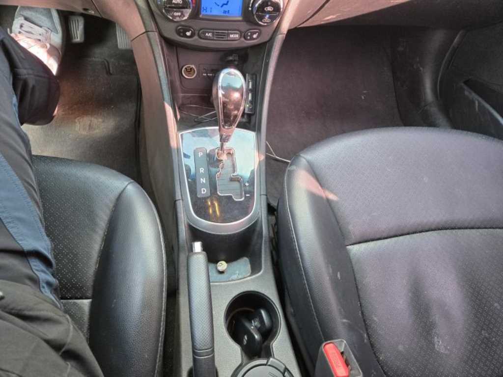 HYUNDAI Accent - Vista 7