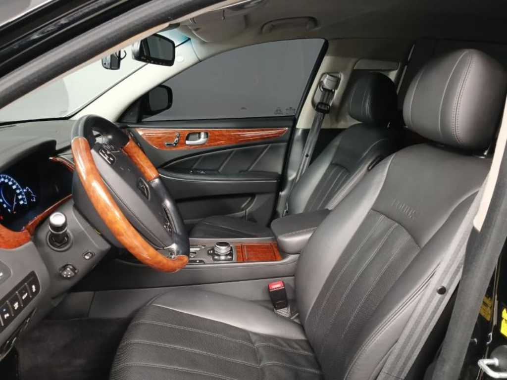 HYUNDAI Equus - Vista 7