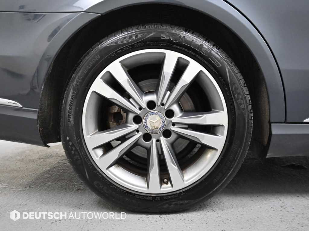 Mercedes Benz E class - Vista 5