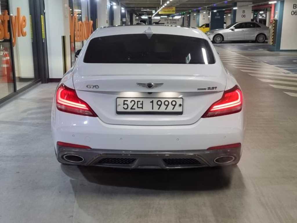 Genesis G70 - Vista 5