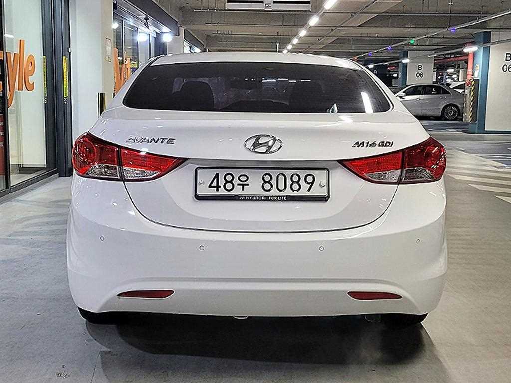 HYUNDAI Avante - Vista 5
