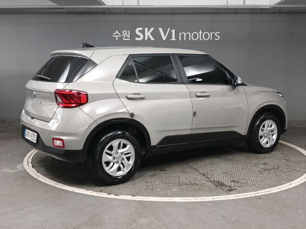 HYUNDAI Venue - Vista 4