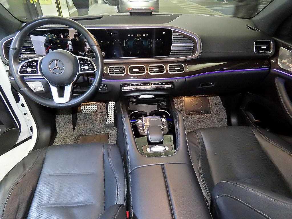 Mercedes Benz GLE Class - Vista 10