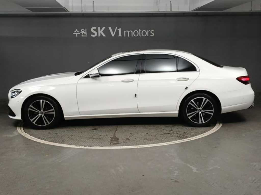 Mercedes Benz E class - Vista 4