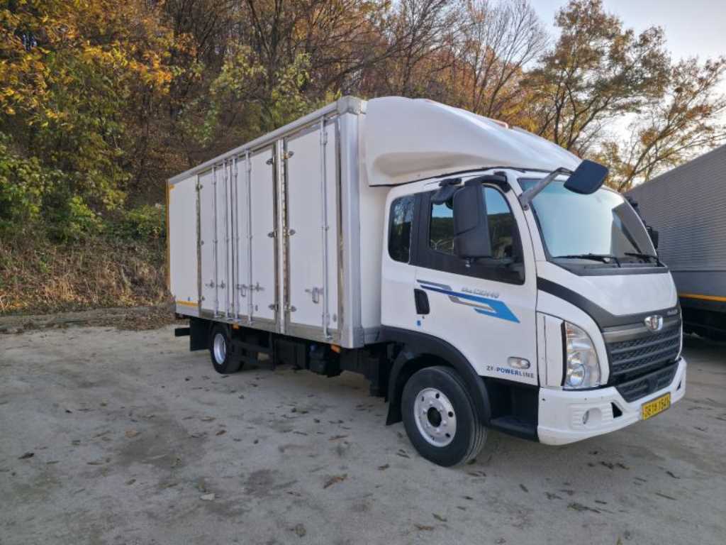 medium and large cargo truck - Vista 10