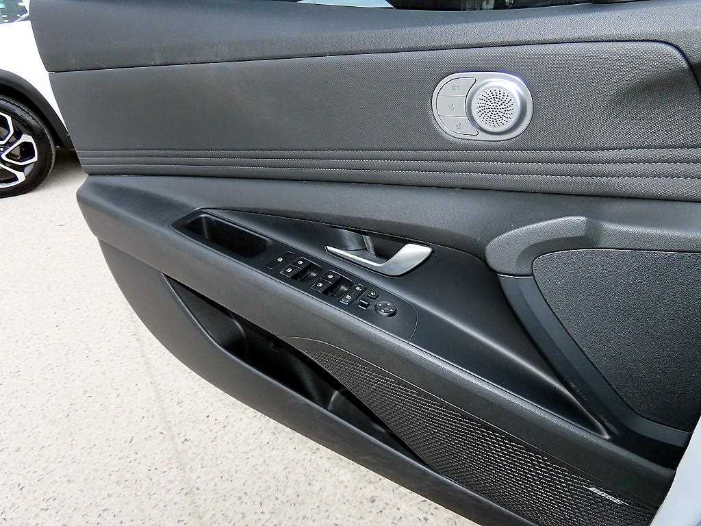 HYUNDAI Avante - Vista 11