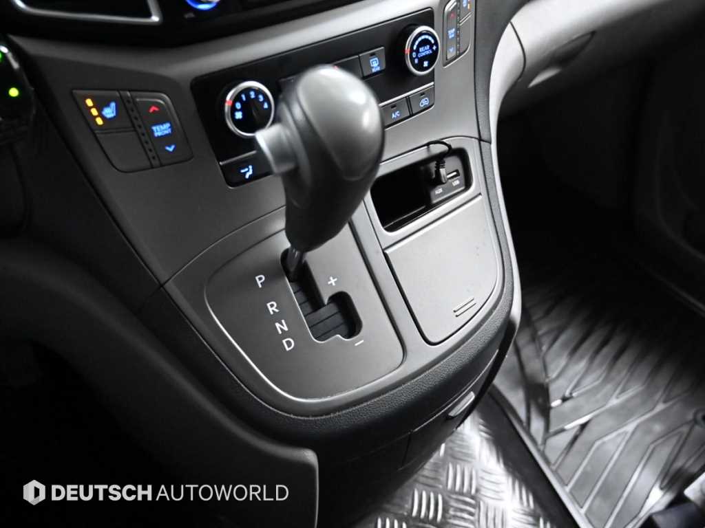 HYUNDAI Starex - Vista 9