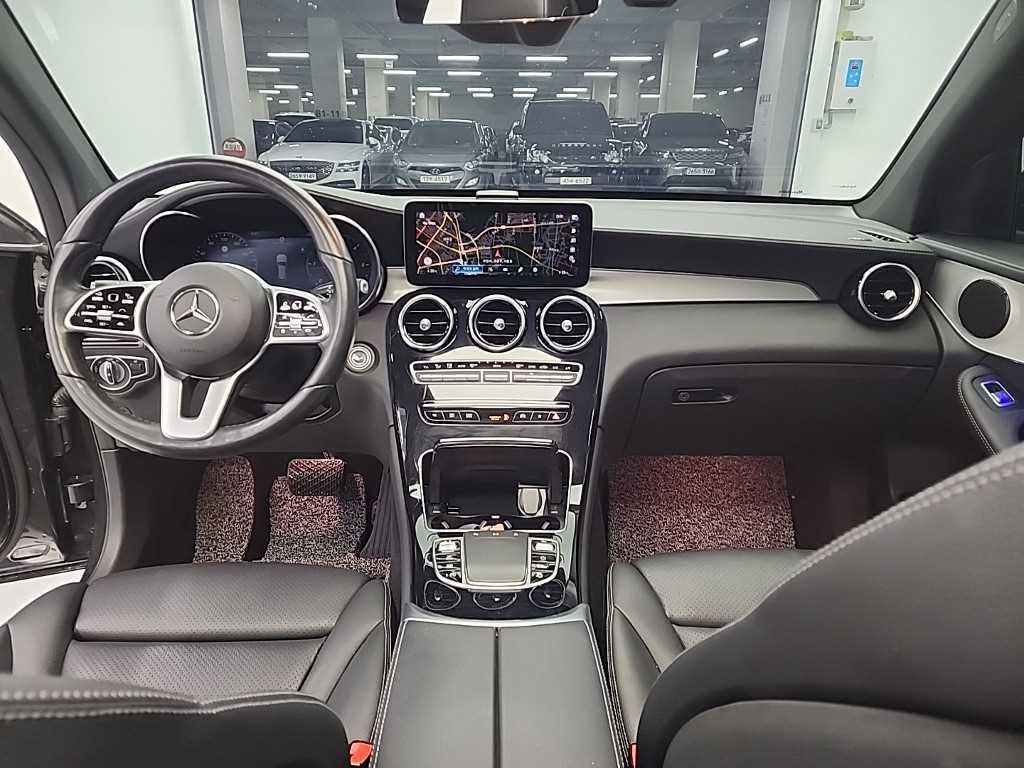 Mercedes Benz GLC Class - Vista 7