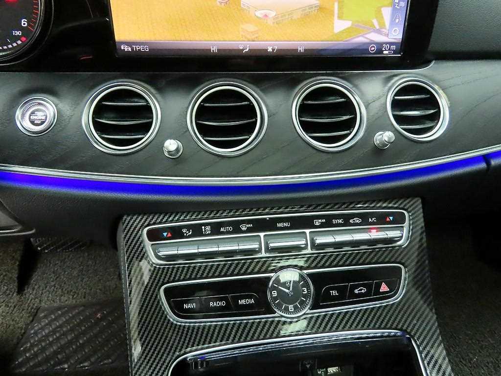 Mercedes Benz E class - Vista 9