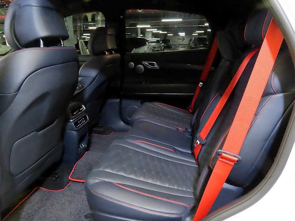 Genesis GV80 - Vista 7