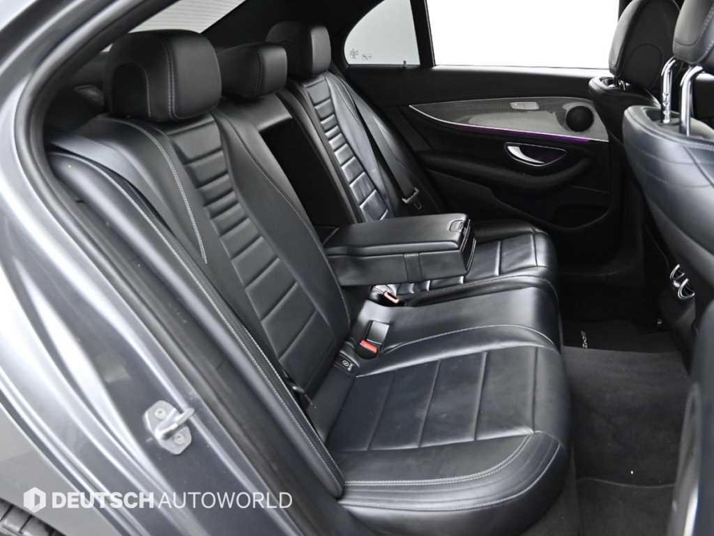 Mercedes Benz E class - Vista 12