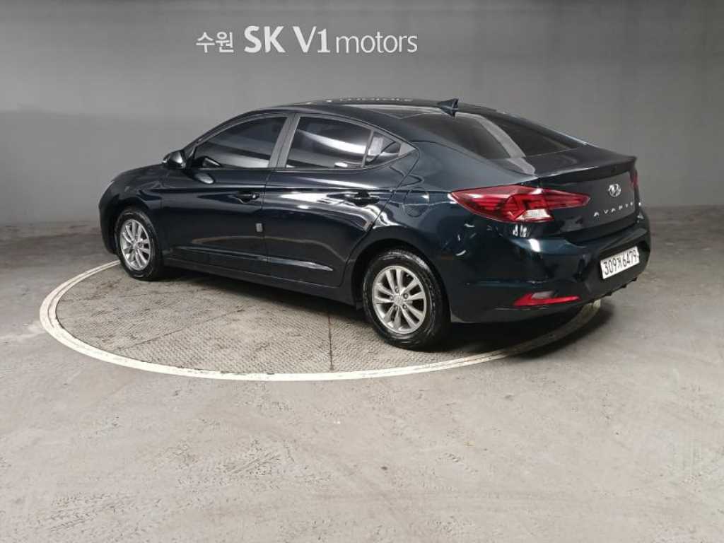 HYUNDAI Avante - Vista 4