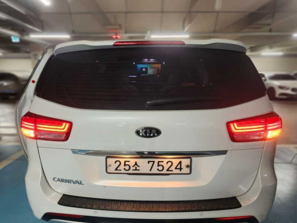 KIA Carnival - Vista 4