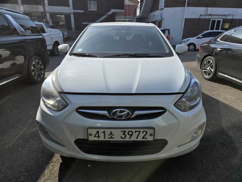 HYUNDAI Accent 2012 Blanco - Importación desde Corea - HF Imports Iquique - Foto 1
