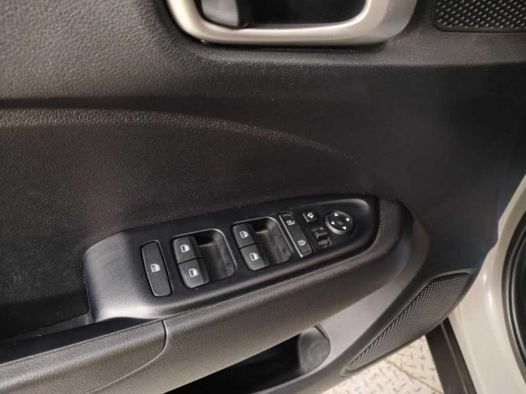 HYUNDAI Venue - Vista 9