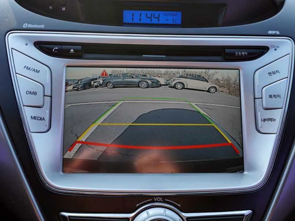 HYUNDAI Avante - Vista 10