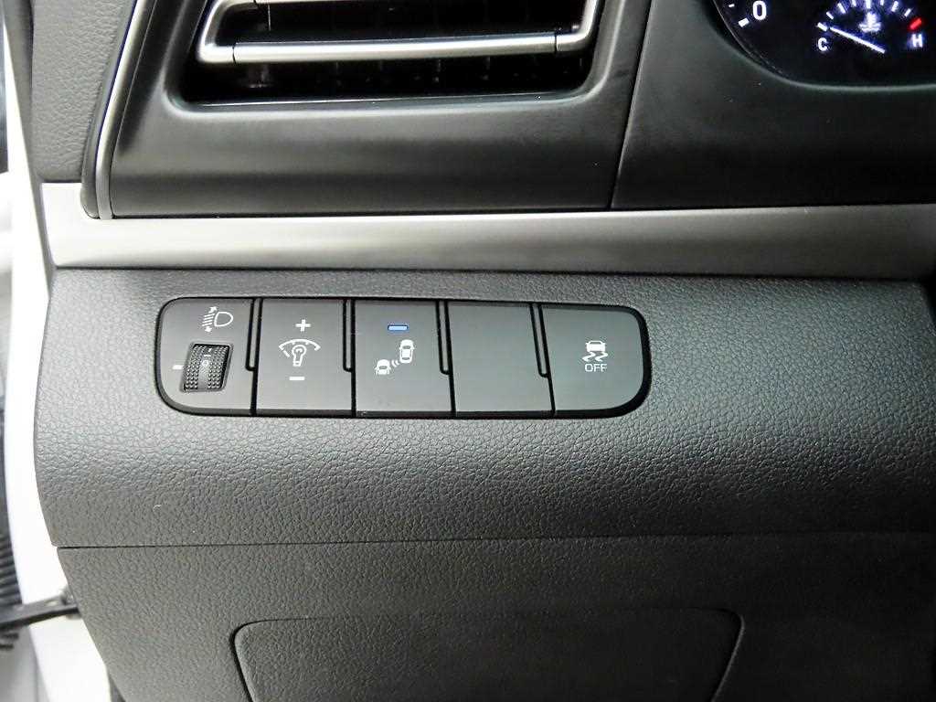 HYUNDAI Avante - Vista 12