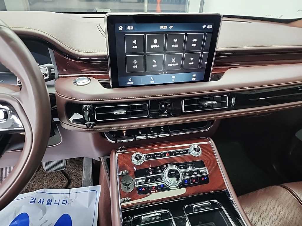 Lincoln Aviator - Vista 10