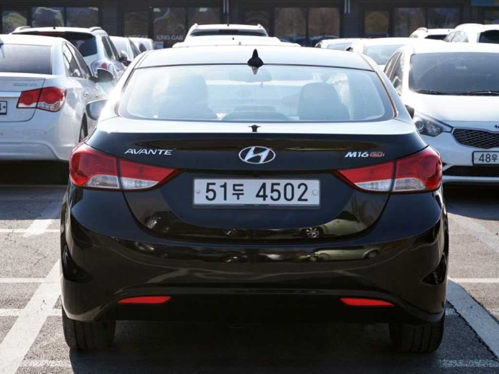 HYUNDAI Avante - Vista 5