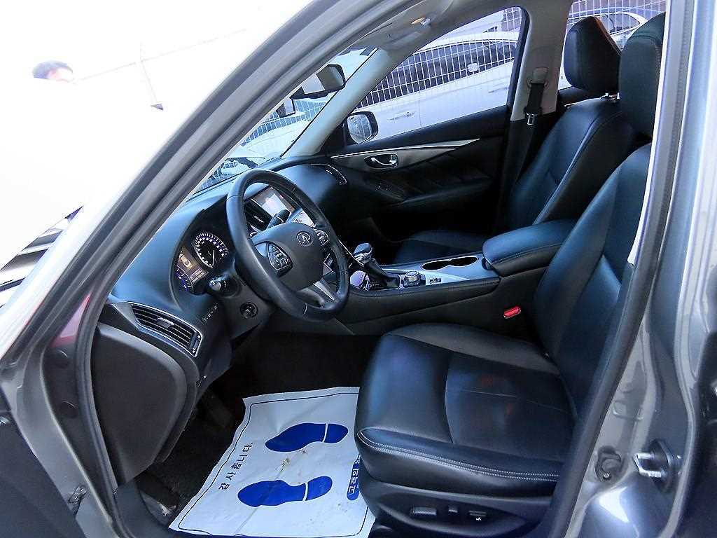 Infiniti Q - Vista 5