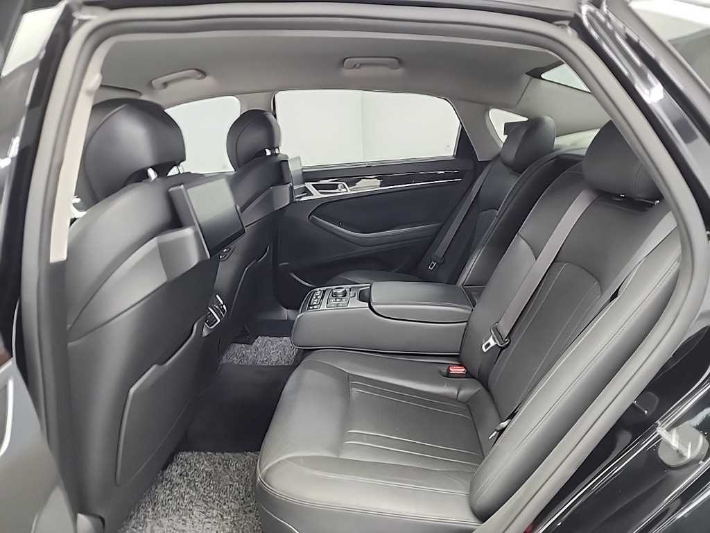 HYUNDAI Genesis - Vista 12