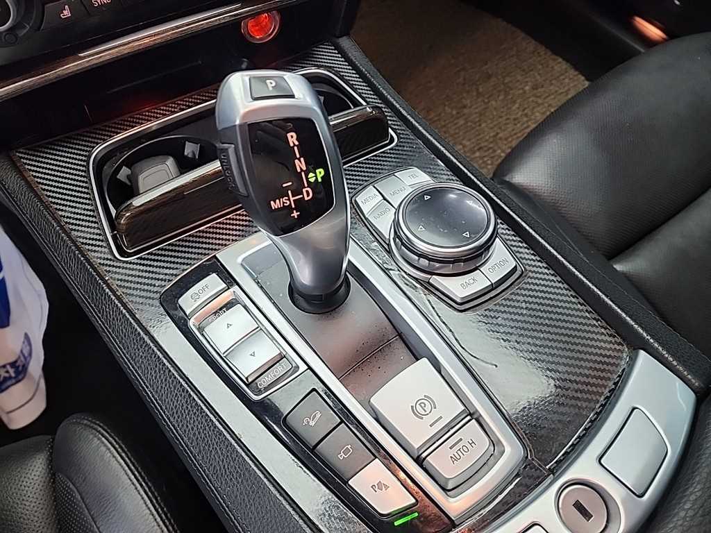 BMW 7 Series - Vista 8