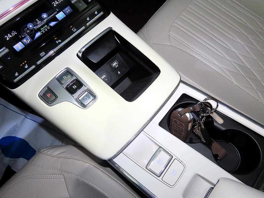 HYUNDAI Grandeur - Vista 11