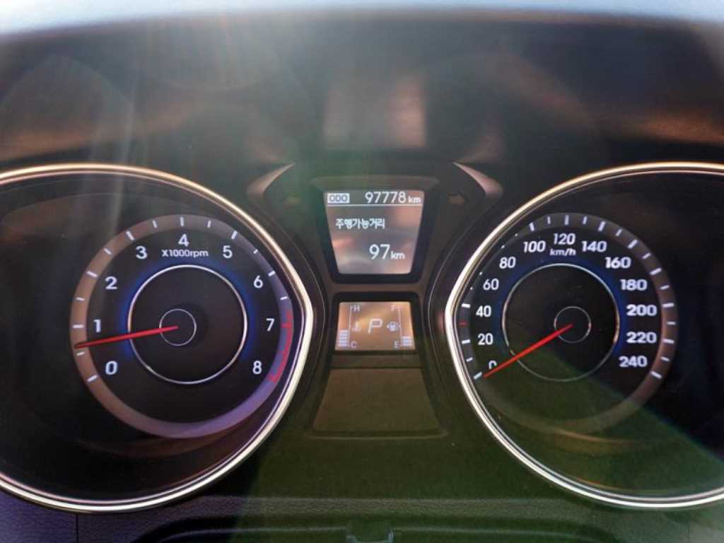 HYUNDAI Avante - Vista 7