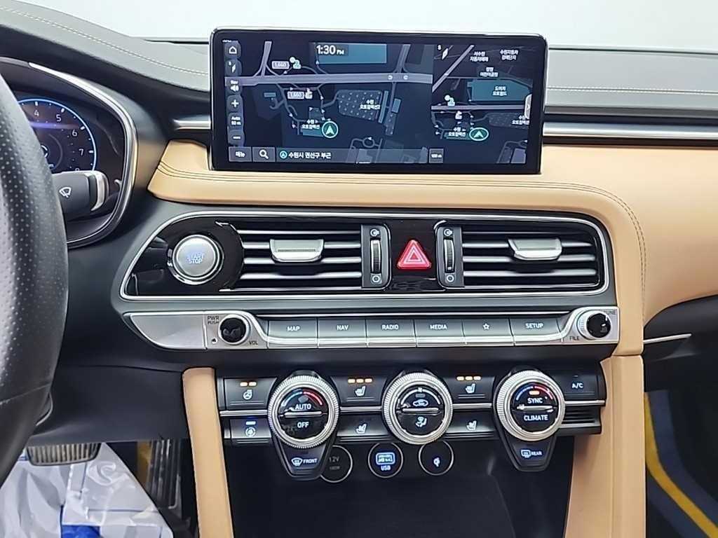 Genesis G70 - Vista 10