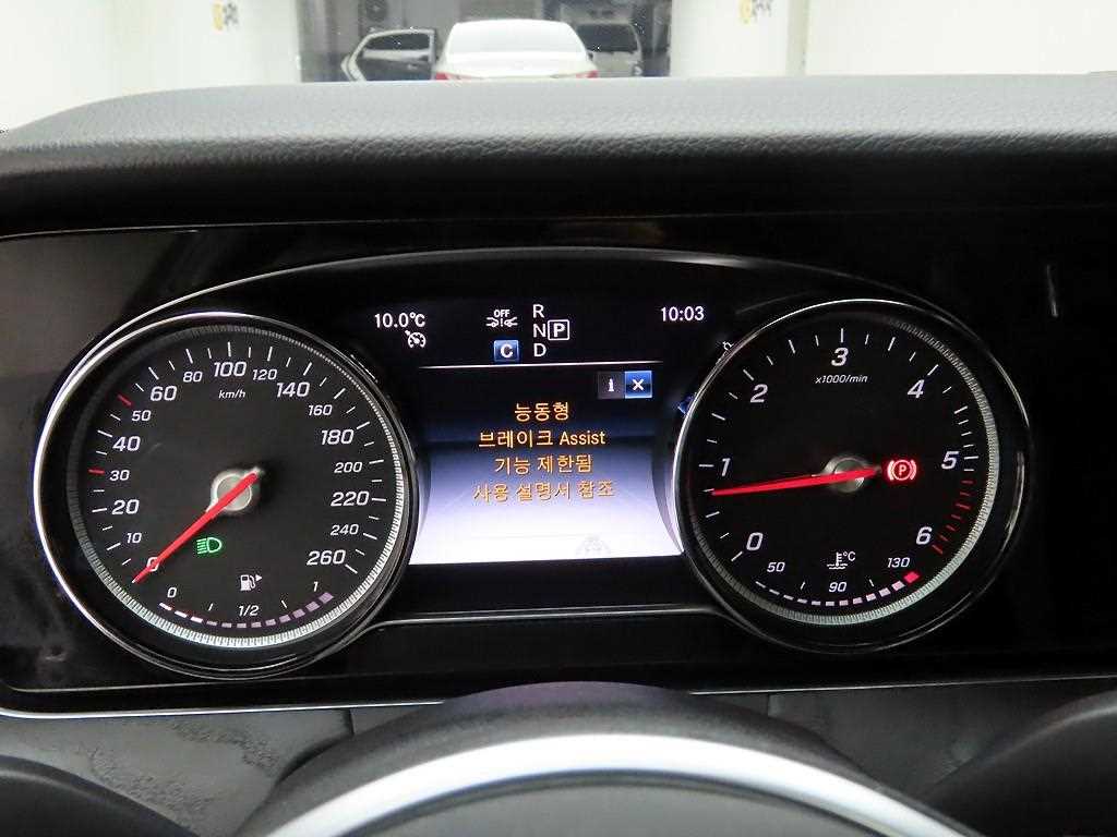 Mercedes Benz E class - Vista 5