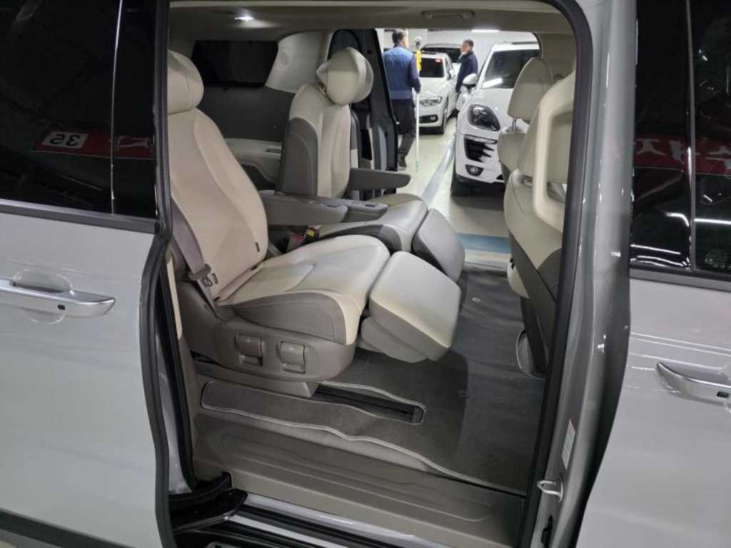 KIA Carnival - Vista 11