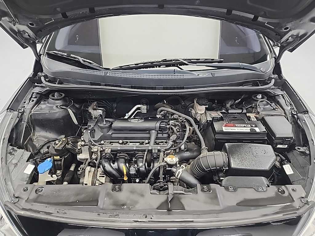 HYUNDAI Accent - Vista 5