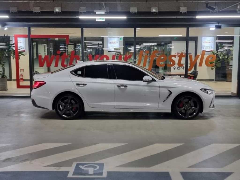 Genesis G70 - Vista 4