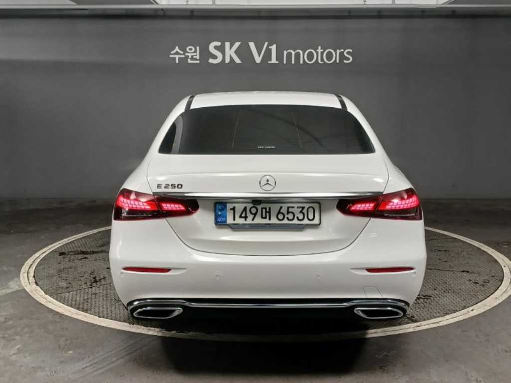 Mercedes Benz E class - Vista 3