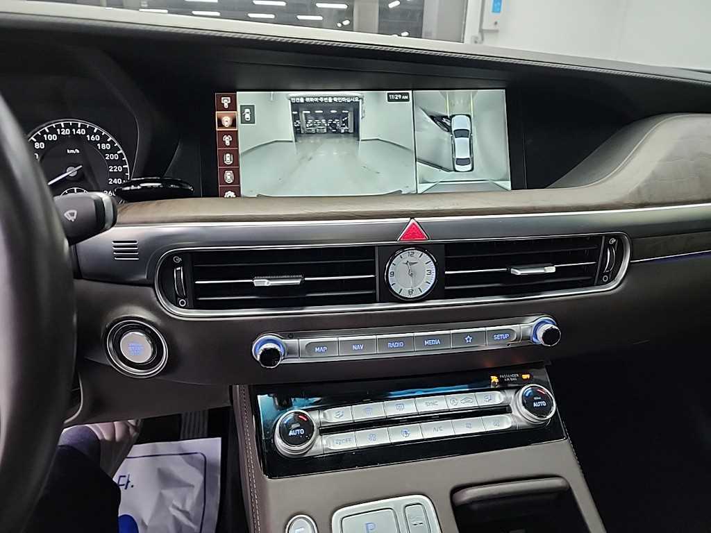 Genesis G90 - Vista 10