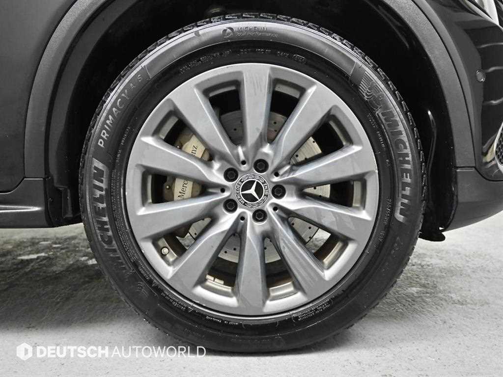 Mercedes Benz GLC Class - Vista 5