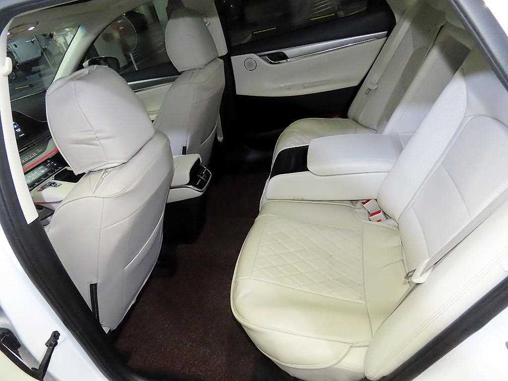 HYUNDAI Grandeur - Vista 6