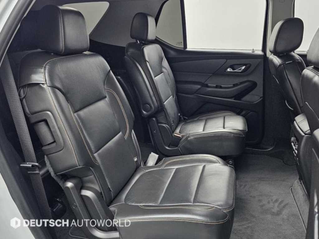 Chevrolet Travers - Vista 12