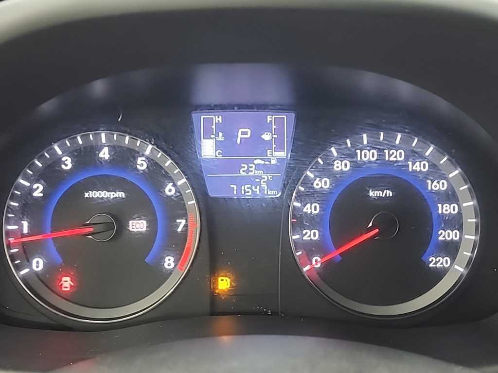 HYUNDAI Accent - Vista 6