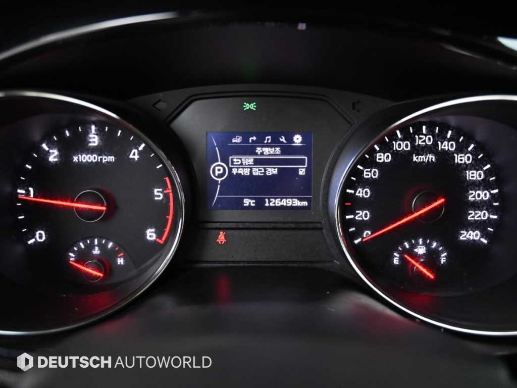 KIA Carnival - Vista 8