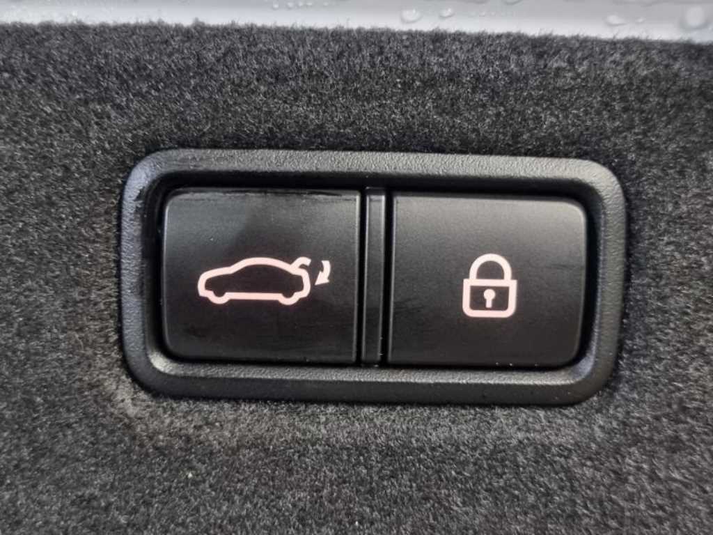 Genesis G70 - Vista 12