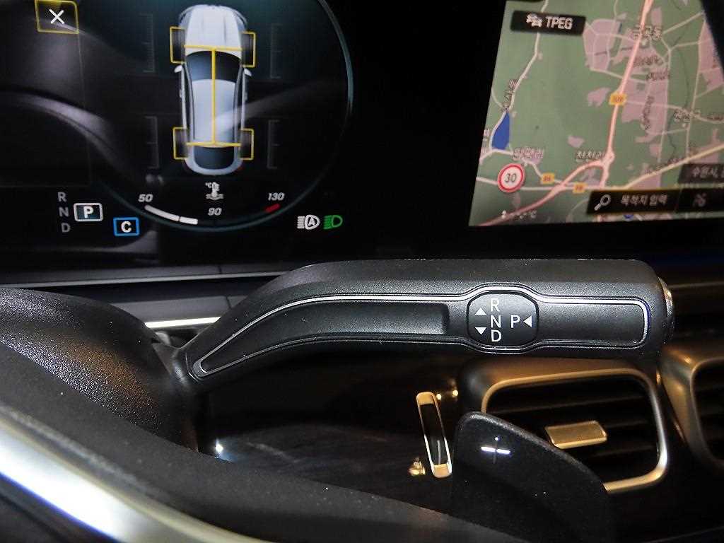 Mercedes Benz GLE Class - Vista 12