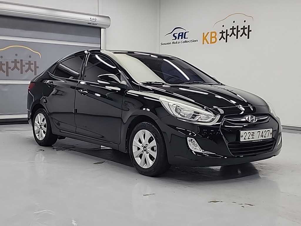 HYUNDAI Accent - Vista 4